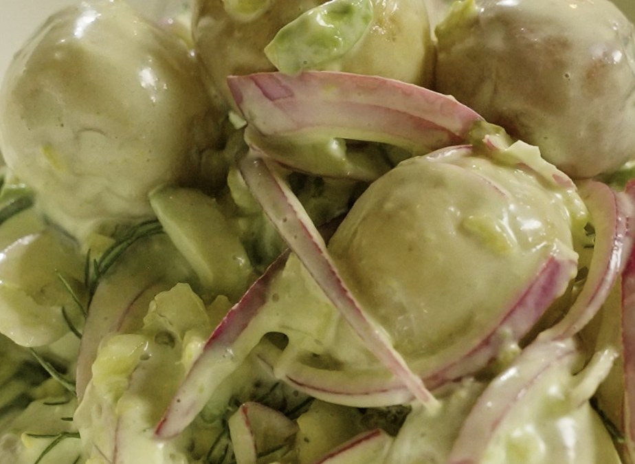 Ensalada de Papas Mini con Escabechado de Pepino